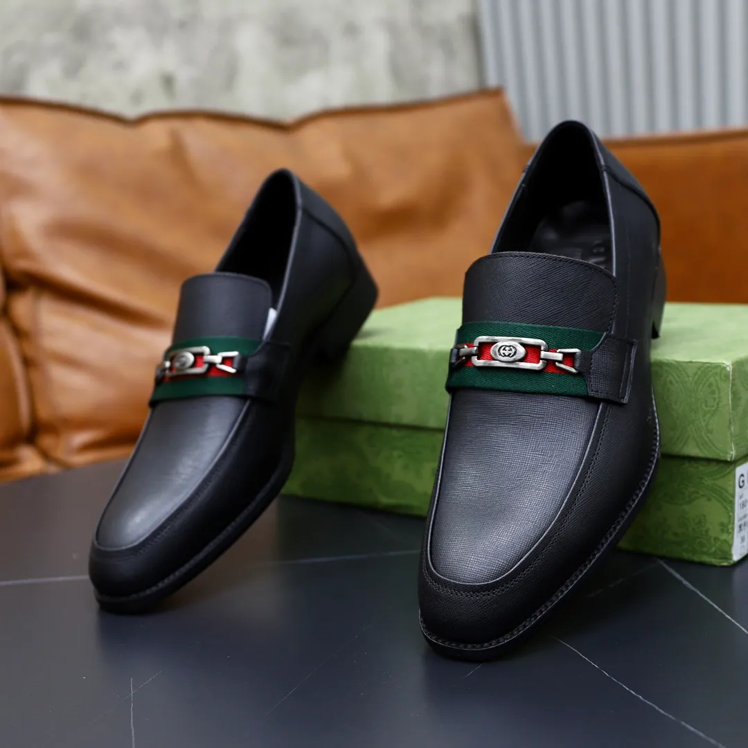 Men's shoes: 250🙅‍♂️🙅‍♂️🙅‍♂️Niuli Brand: GUCCI Size: 38-44 (45 can be customized) Level: Counter classic Material: Original soft cowhide upper Comfortable cowhide lining Original lightweight outsole Style category: Business casual footwear Driving leather shoes Color: Actual picture color